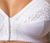 Triumph 100 C Бял дантелен сутиен с предно закопчаване , снимка 1
