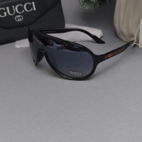 слънчеви очила с кутия на марката и кърпичка на едро , снимка 15 - Слънчеви и диоптрични очила - 45042082