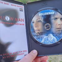 Hollow man с Кевин Бейкън и Елизабет Шу DVD без бг субс , снимка 3 - DVD филми - 45020927