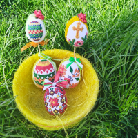 Ръчно бродирани яйца от стереопор, снимка 3 - Декорация за дома - 44919535