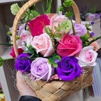 Букет от декоративни сапунени розив кошница, снимка 4 - Други - 45520536