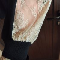 черна блуза с остра деколте и дантела на ръкавите , снимка 5 - Блузи с дълъг ръкав и пуловери - 45156900