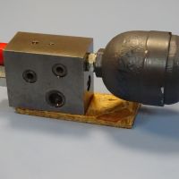 Хидроакумулатор HYDAC 0.370 L с хидравличен блок, снимка 2 - Резервни части за машини - 45239530