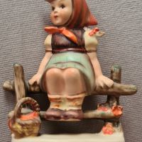 Goebel Hummel, порцеланова фигурка, Седящо момиче, номер 112 3/0, 1964 - 1972 г., снимка 15 - Колекции - 45438725