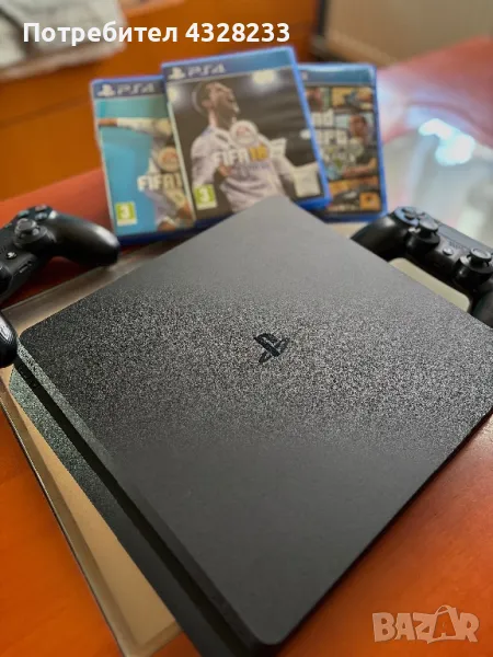 Продавам PlayStation 4(в отлично състояние),който върви с 3 игри и 2 джойстика, снимка 1