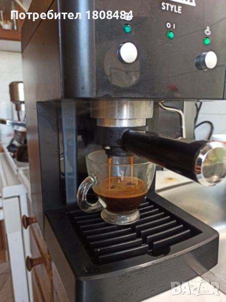 Кафемашина Гаджия с ръкохватка с крема диск, работи отлично и прави хубаво кафе с каймак , снимка 1