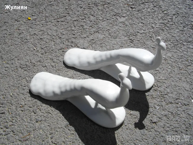 ЧИФТ БЕЛИ ПАУНИ СТАР БЪЛГАРСКИ ПОРЦЕЛАН ПАУН , снимка 1