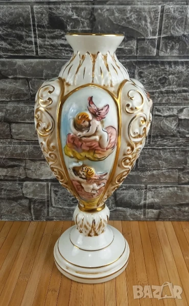 Порцеланова ваза Capodimonte, снимка 1