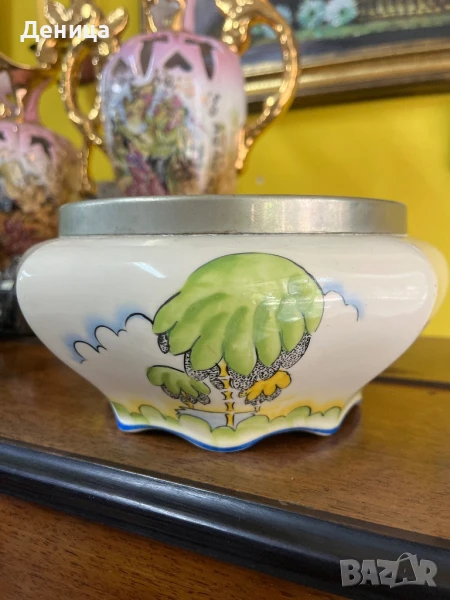 James Kent Англия  Ар деко и ръчна декорация Купа с многоъгълна форма, посребрен обков , снимка 1