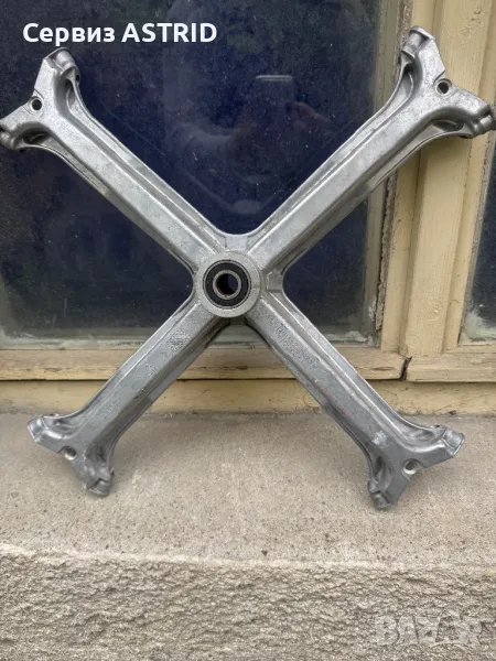 Продавам отлична кръстачка (лагерно тяло) за пералня Ariston, снимка 1