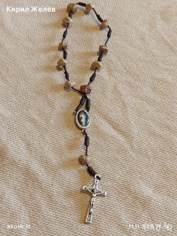 БРОЕНИЦА от ТРОШЕН КАМЪК на ВЪЖЕ с КРЪСТ ДЕВА МАРИЯ от МЕЖДУГОРИЕ 41720, снимка 1