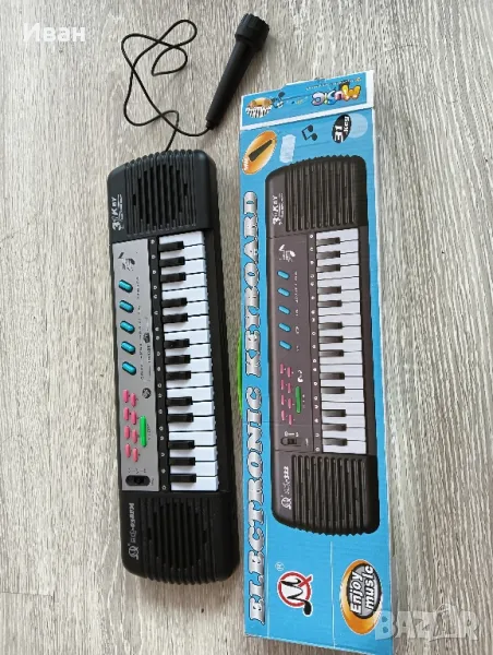 Музикална играчка с микрофон и батерии, снимка 1