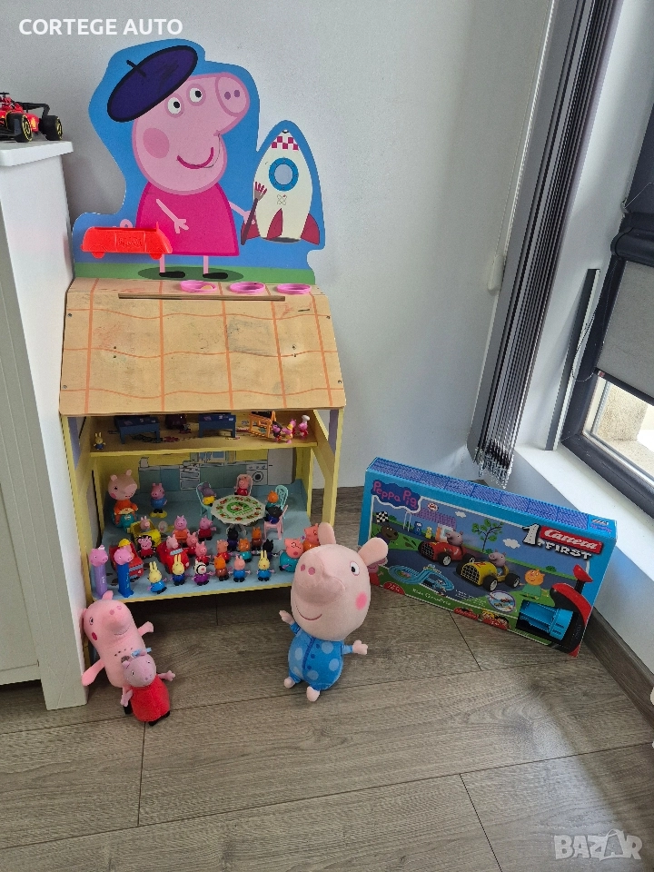 детска дървена къща, дъска с фигурки на Пепа Пиг и Писта, снимка 1