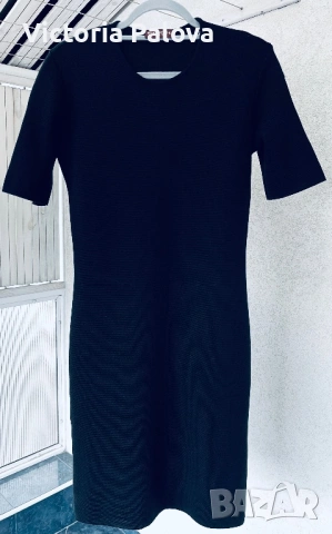 Елегантна черна вълнена рокля Strenesse Group, размер 36 (Made in Italy), снимка 2 - Рокли - 53984705