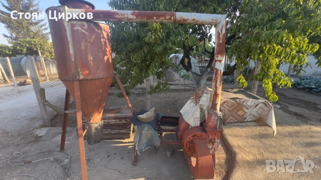 Работеща фуражомелка с няколко сита