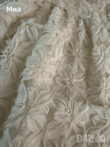 Рокля с 3D цветя Zara , 3-4 годинки, снимка 3 - Детски рокли и поли - 53926344