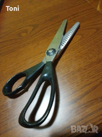 руски ножици руска  ножица зиг-заг-за колекция или ползване,по договаряне е цената 