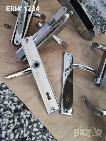 брави,дръжки, капаци и панти за врати, снимка 5 - Интериорни врати - 54169092
