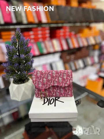 Дамски Портмонета с Кутия : DIOR , снимка 1 - Портфейли, портмонета - 47705652