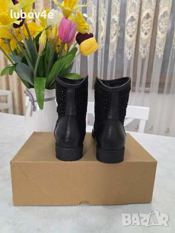 Дамски боти от естествена кожа и велур с камъчета, снимка 5 - Дамски боти - 53415712