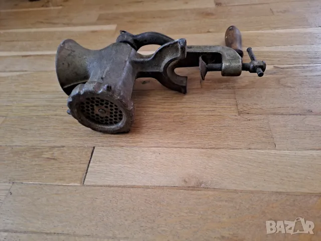 Ръчна руска месомелачка за мелене на месо за кайма, зеленчуци и др., снимка 2 - Аксесоари за кухня - 49739178