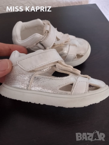 Сандали за момиче 19 номер , снимка 2 - Детски сандали и чехли - 51594235