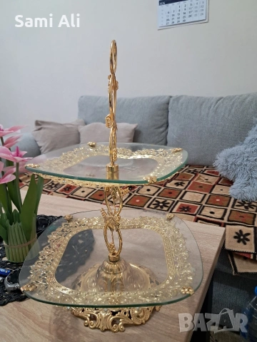 Продавам изключително стилна и елегантна двуетажна фруктиера (сервиз з