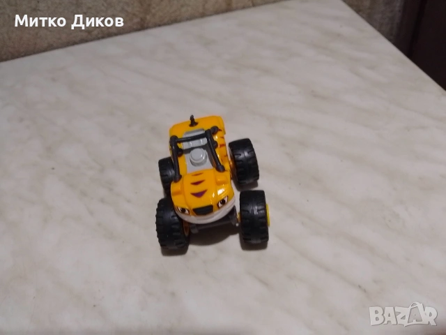 Колекционерска количка Stripes от Пламъчко и машините, снимка 2 - Колекции - 53539420