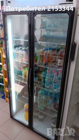 Продавам хладилна витрина за магазин, изстудява перфектно  бира и безалкохолни напитки       , снимка 1 - Витрини - 46191776