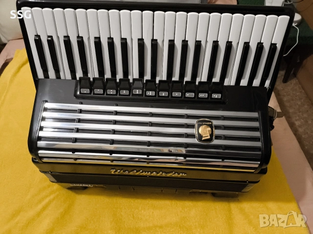 Акордеон Weltmeiser Consona 120 баса.