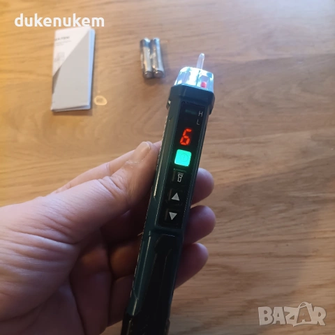 Безконтактен тестер за напрежение 12–1000V със зумер и LED фенер, снимка 11 - Други инструменти - 53094147