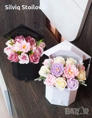 Тематични букети в бяло и черно със 11 броя сапунени цветя за предстоящите абитуриенти,абсолвенти🎓, снимка 4 - Подаръци за жени - 45406164