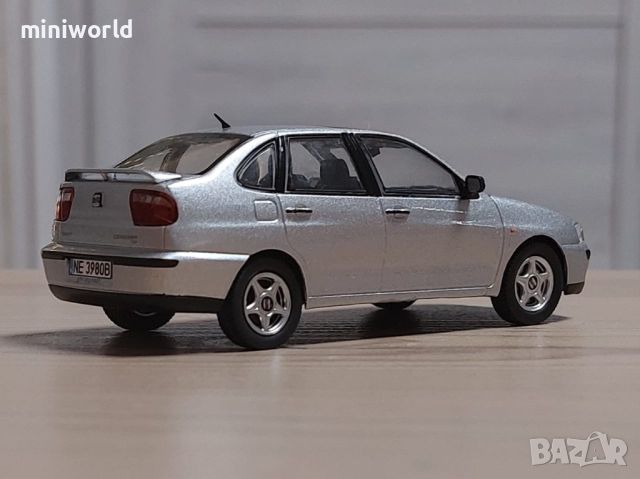 SEAT Córdoba 2000 - мащаб 1:43 на Salvat моделът е нов в блистер, снимка 4 - Колекции - 45864885