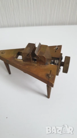 Старо малко бронзово часовникарско менгеме, снимка 4 - Антикварни и старинни предмети - 53911154