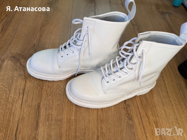 Dr. Martens - Кожени боти с подметка с грайфер, Мръснобял, снимка 6 - Дамски боти - 52955018