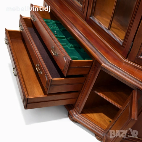 Изящна витрина с витраж "Chippendale", снимка 2 - Секции и витрини - 53432496