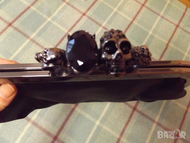 Дамска чанта Alexander McQueen кожена чантичка, снимка 2 - Чанти - 53625567