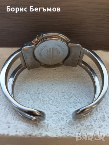 Дамски часовник Q&Q, снимка 4 - Дамски - 51036190