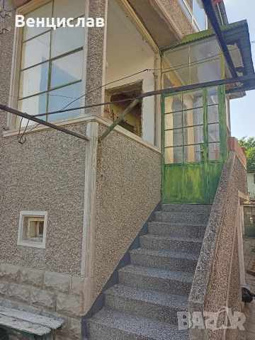 продавам етаж от тухлена къща с гараж до басейна, снимка 3 - Етаж от къща - 52682936