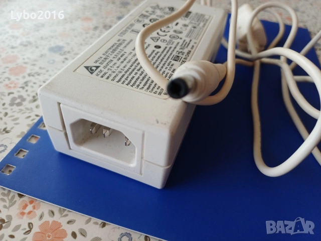 Продавам адаптер за телевизор Philips., снимка 3 - Стойки, 3D очила, аксесоари - 54191590