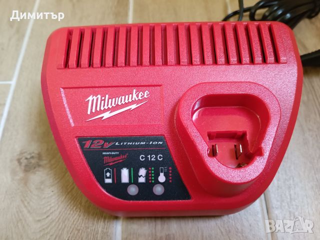 Milwaukee M12 зарядно, снимка 3 - Винтоверти - 45472699