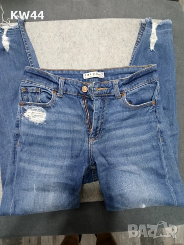 Скъсани дънки 