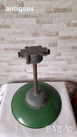 Стара емайлирана индустриална лампа - завод Светлина, снимка 2 - Антикварни и старинни предмети - 53017427