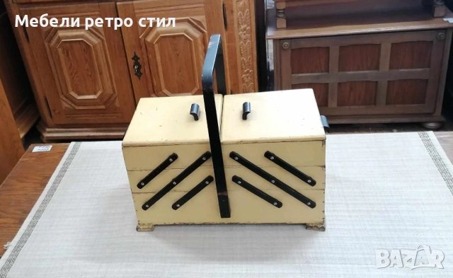 Винтидж дървена кутия за шивашки материали и принадлежности.Разтегателна, триетажна.