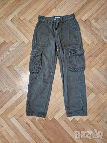 Зелен Карго панталон Bershka EUR 36 размер Sy, снимка 1 - Панталони - 53776817