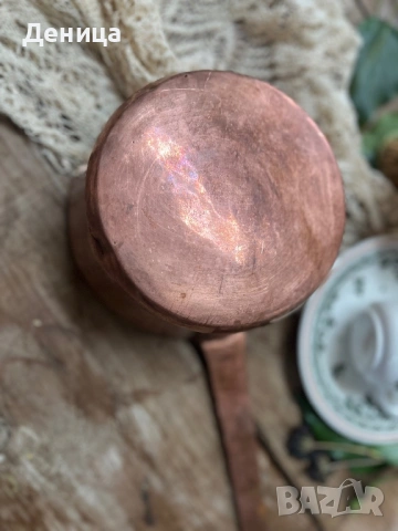 Голям бакърен съд  Според мен за наливане на вода( черпак) Масивен с дълга и извита дръжка , снимка 10 - Други - 53436486