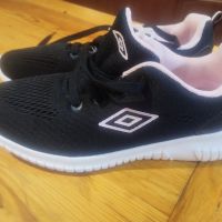 оригинални маратонки Umbro, снимка 1 - Дамски ежедневни обувки - 45148649