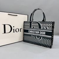 Дамска чанта Christian Dior, снимка 16 - Чанти - 45248528