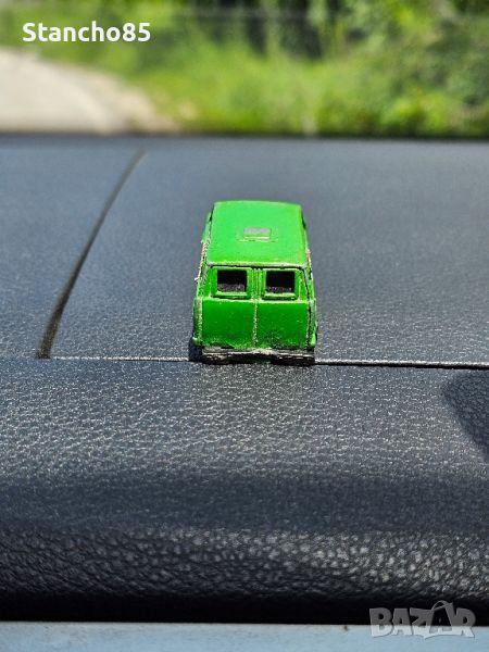 Vintage 1981 Unbranded Green Ford Bedford Van SunRay

, снимка 1