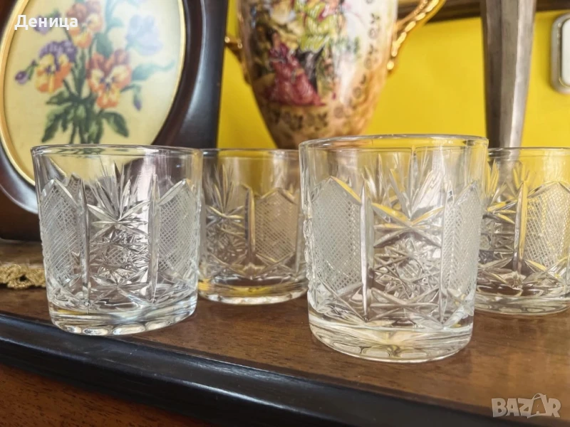 Български кристални чаши за водка Вместимост-170 мл пълни Размери-7.5/7 см диаметър  6 бр- 120 лв, снимка 1